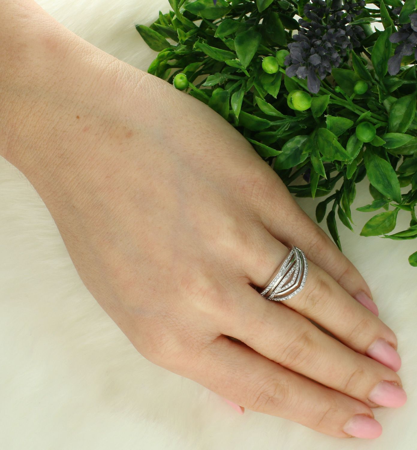 Srebrny pierścionek damski 925 białe cyrkonie rozmiar 10 P 1362. Srebrny pierścionek damski. Pierścionek srebrny dla kobiety. Srebrny pierścionek damski na prezent. Szeroki pierścionek damski..jpg